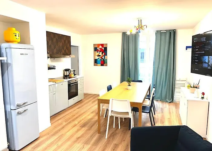 Le Lego, 3 Chambres, 8 Personnes Et Parking, Centre
