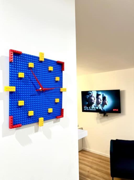 Le Lego, 3 Chambres, 8 Personnes Et Parking, Centre Apartment